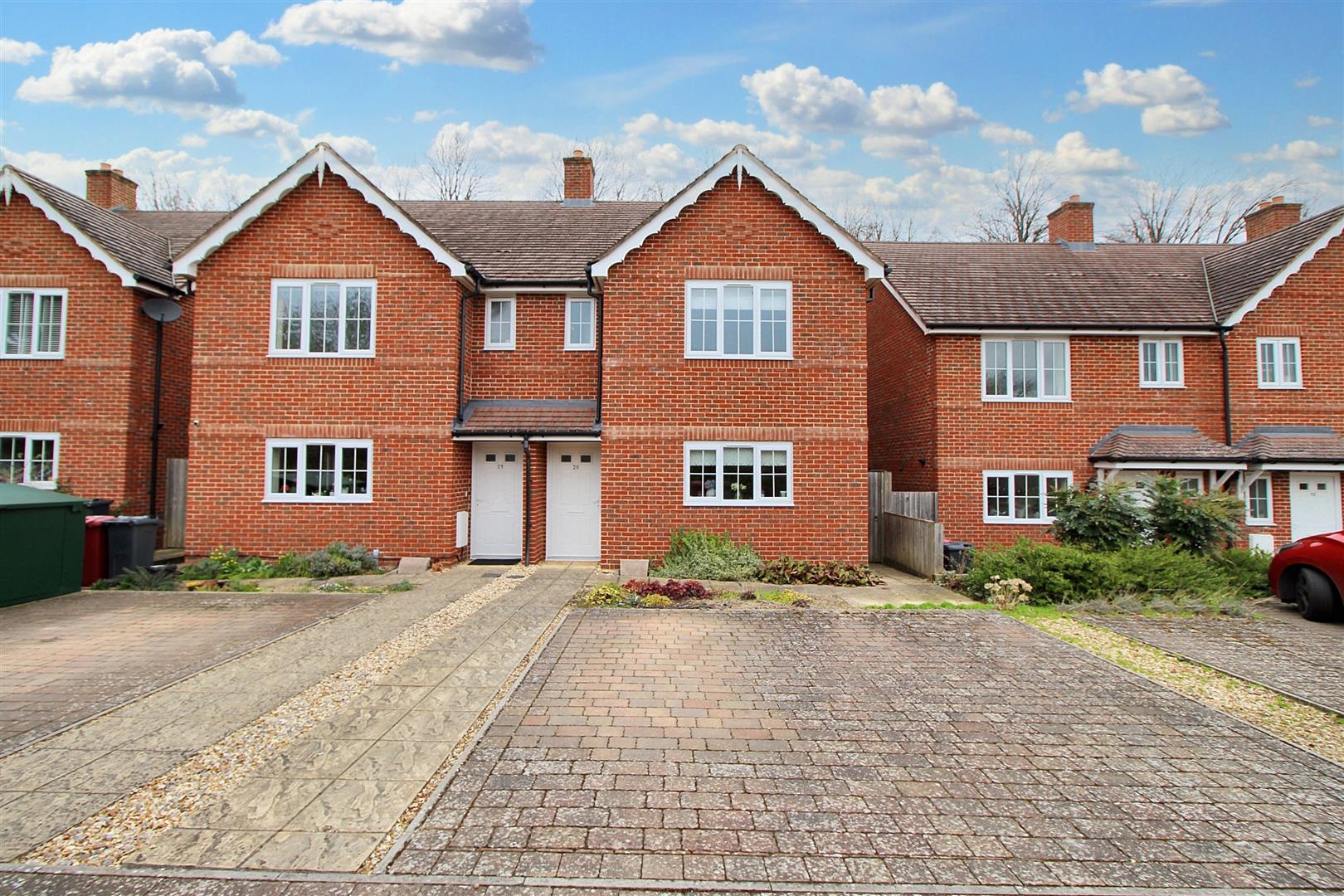 3 bed property in Larissa Close, Reading
